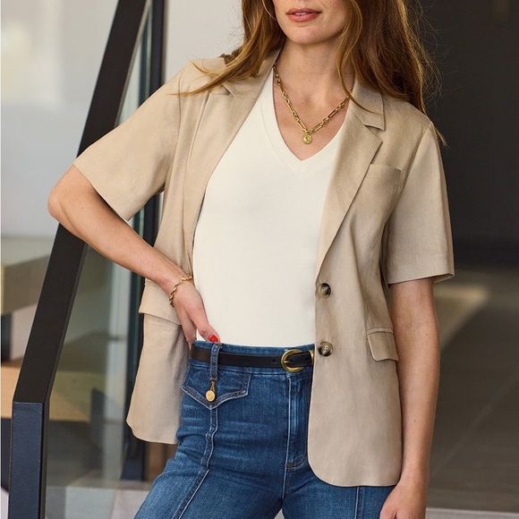 Evereve Grayson Short Sleeve Blazer - Picture 5 of 10